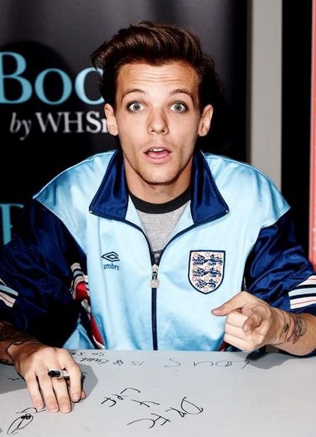 Louis Tomlinson in smudged eyeliner, a Thread: