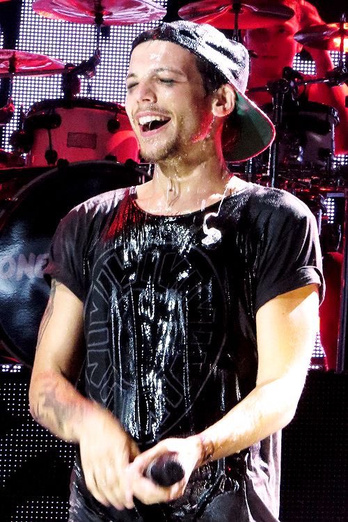 Louis Tomlinson in smudged eyeliner, a Thread: