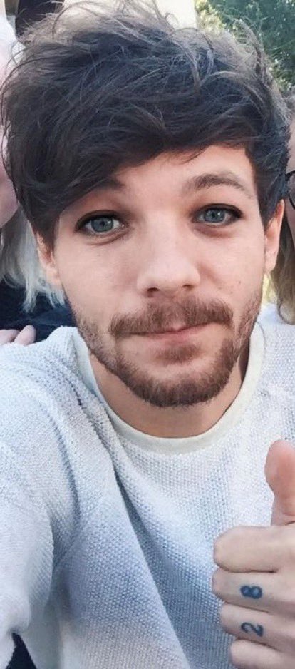 Louis Tomlinson in smudged eyeliner, a Thread: