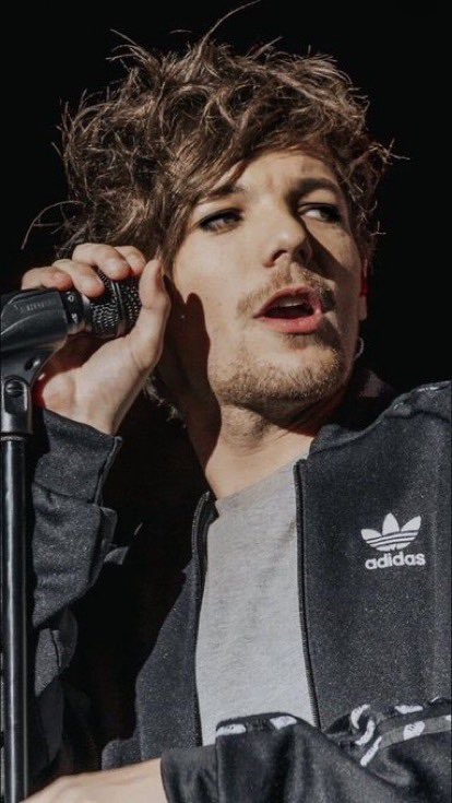 Louis Tomlinson in smudged eyeliner, a Thread: