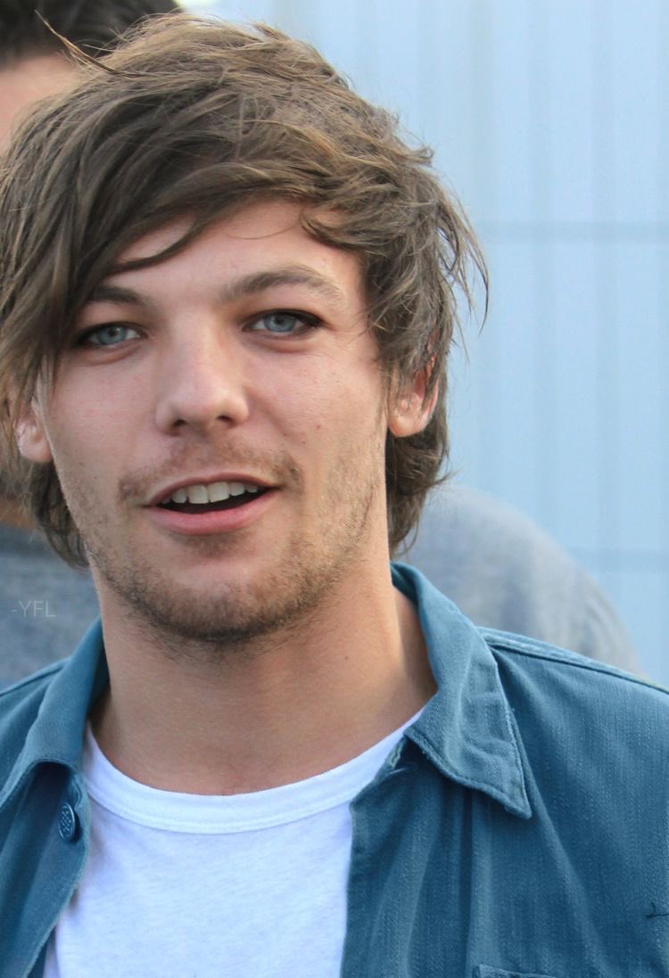 Louis Tomlinson in smudged eyeliner, a Thread: