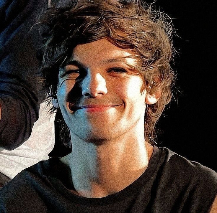 Louis Tomlinson in smudged eyeliner, a Thread: