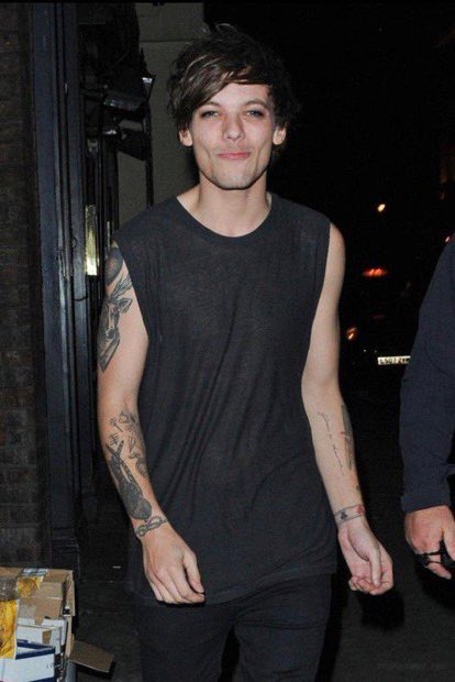 Louis Tomlinson in smudged eyeliner, a Thread: