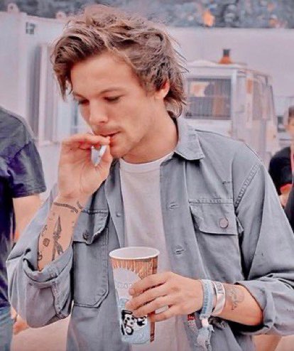 Louis Tomlinson in smudged eyeliner, a Thread: