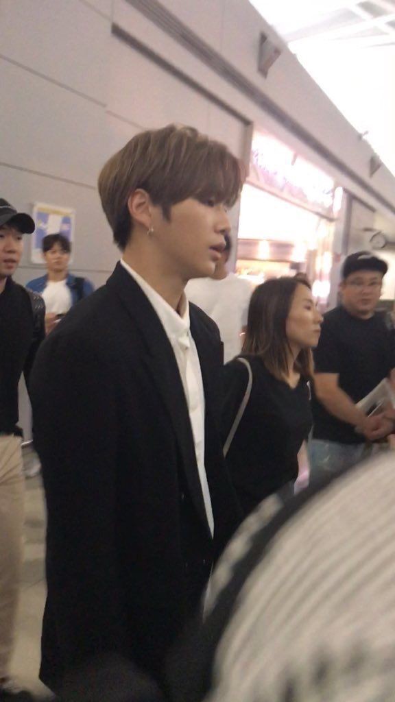 kang daniel in real life; a thread 