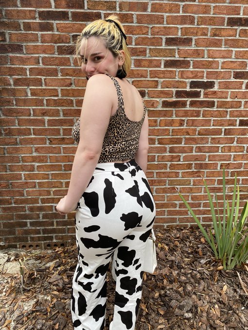 she&rsquo;s an animal! 🐮 https://t.co/zQhlcfwGuz