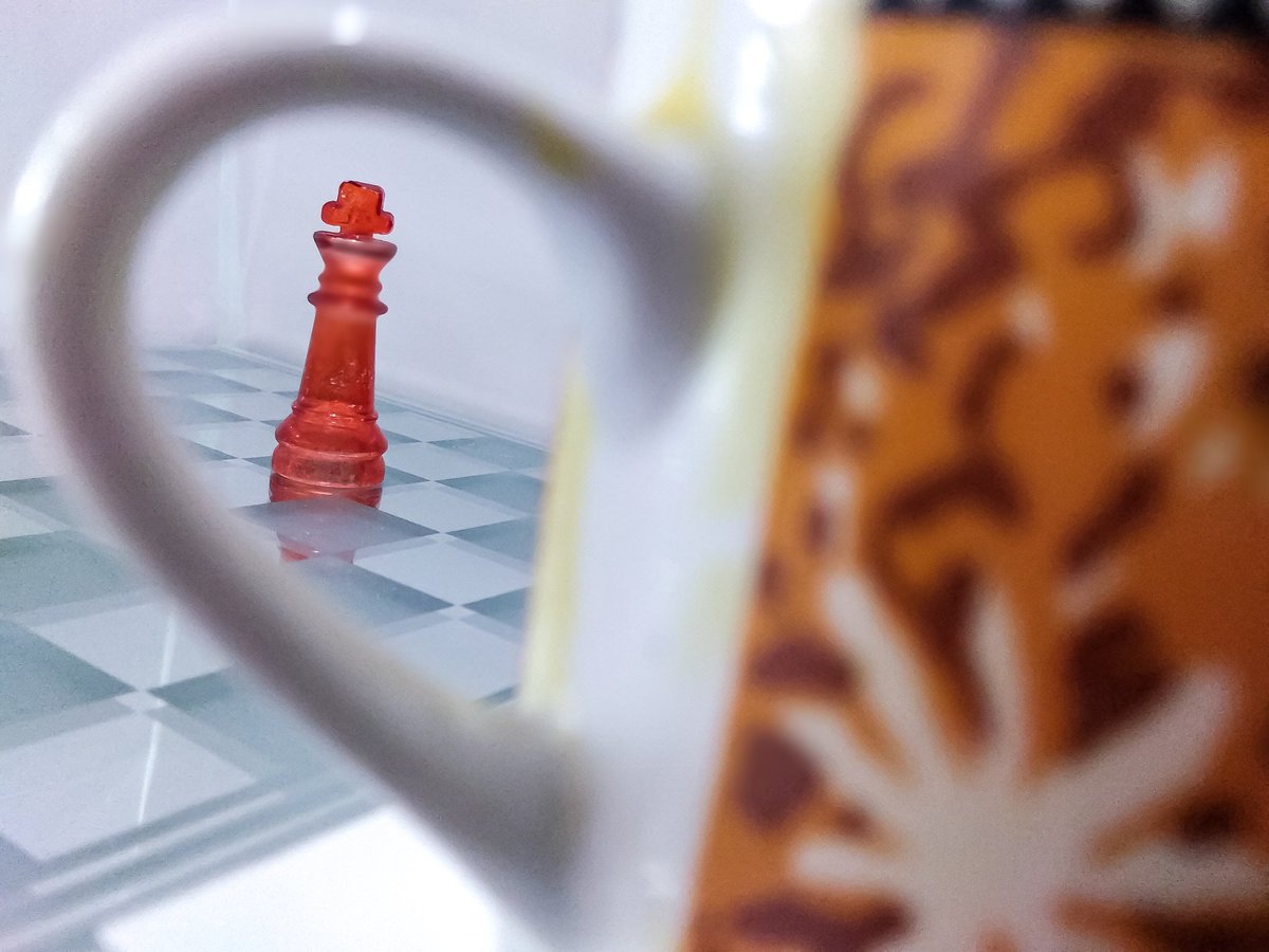 Me arrepiento, del tiempo que he perdido, no entiendo el porque de tus te amo qué saben más bien a olvidado.