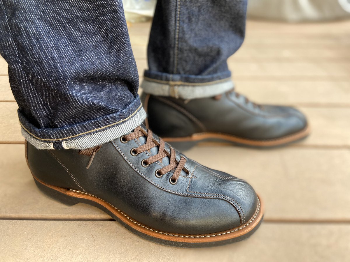 toshi8211_tw's tweet photo. 今日はブラックプレーリーのアウティングブーツ8825×UNIQLOセルビッジで休日出勤です!私の仕事は緊急事態宣言でも止まりませんw
#レッドウィング #redwing #8825 #outingboot #RoundToe #ユニクロ #UNIQLO #靴 #足元 https://t.co/Ajg0LBVj2i