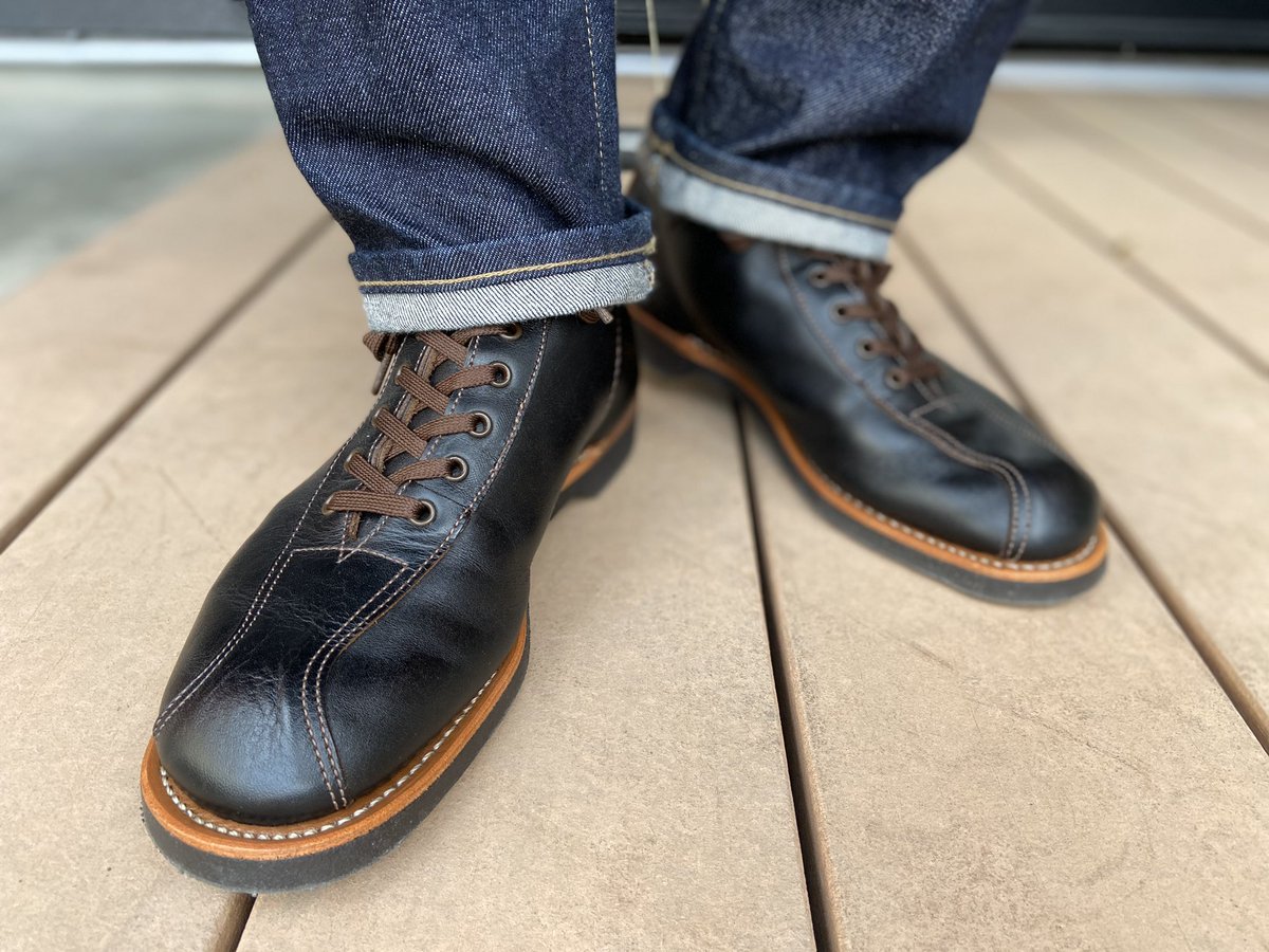 toshi8211_tw's tweet photo. 今日はブラックプレーリーのアウティングブーツ8825×UNIQLOセルビッジで休日出勤です!私の仕事は緊急事態宣言でも止まりませんw
#レッドウィング #redwing #8825 #outingboot #RoundToe #ユニクロ #UNIQLO #靴 #足元 https://t.co/Ajg0LBVj2i