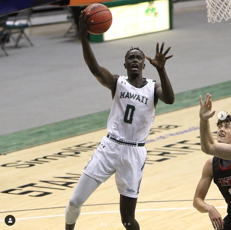 EFSCMensBB's tweet photo. 🚨Double-Double Alert🚨

@JuniorMadut was INCREDIBLE last night for @HawaiiMBB!!!!! He grabbed a game high 10 boards, while also collecting 12 points, 3 steals, and 2 assists!!!!!! 💪💪💪 #TitansAtTheNextLevel https://t.co/1zXK22SIb2
