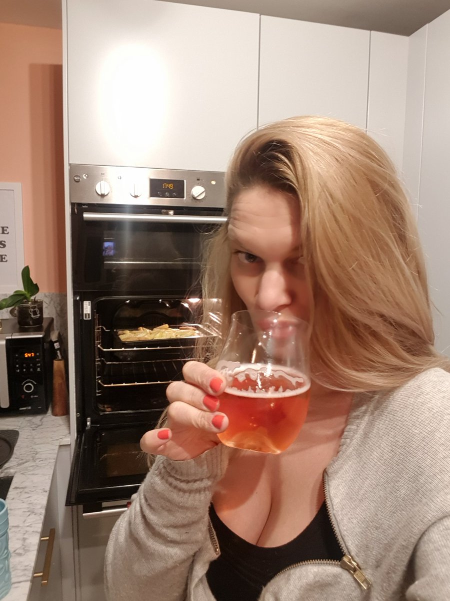 nuttybutty's tweet photo. I'm currently drinking cider with the oven on, door open. I'm pretending I'm in the Caribbean.
#LockdownTip https://t.co/YCDFRAalBv