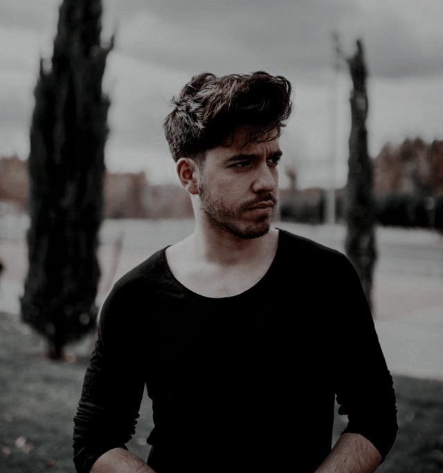 ㅤ
               █████  𝗦𝗘 𝗕𝗨𝗦𝗖𝗔｡ 

         ☆ ⦂ Calvin / Oc Röi.
         ☆ ⦂ Cäpo Mäfia Inglesa. Se acercará los hermanos Bernal para conseguir información, centrándose en la pequeña.
         ☆ ⦂ OTP Oc Nerea.
         ☆ ⦂ Más info en el thread y md.
ㅤ