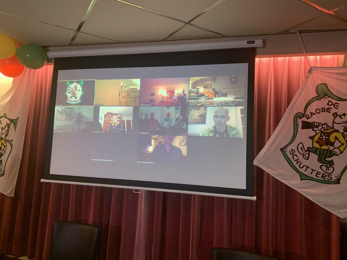 dennisendebbie's tweet photo. Laatste voorbereidingen voor de 1e online pubquiz van De Raore Schutters #Heumen #Carnaval2021 #Online #kroescontrol nog 11 minuten🤡 https://t.co/iLbEjaUUm0