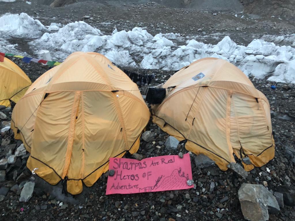 JedrekBargiel's tweet photo. Dziś nepalscy Szerpowie weszli jako pierwsi na szczyt K2 zimą 👏Bardzo się cieszę, że wykorzystali w końcu swój niesamowity potencjał po to, by spełnić własne marzenie górskie. Wielkie gratulacje dla całej ekipy @nimsdai ! Jesteście Wielcy! #K2winter https://t.co/hXZWwvWDB9
