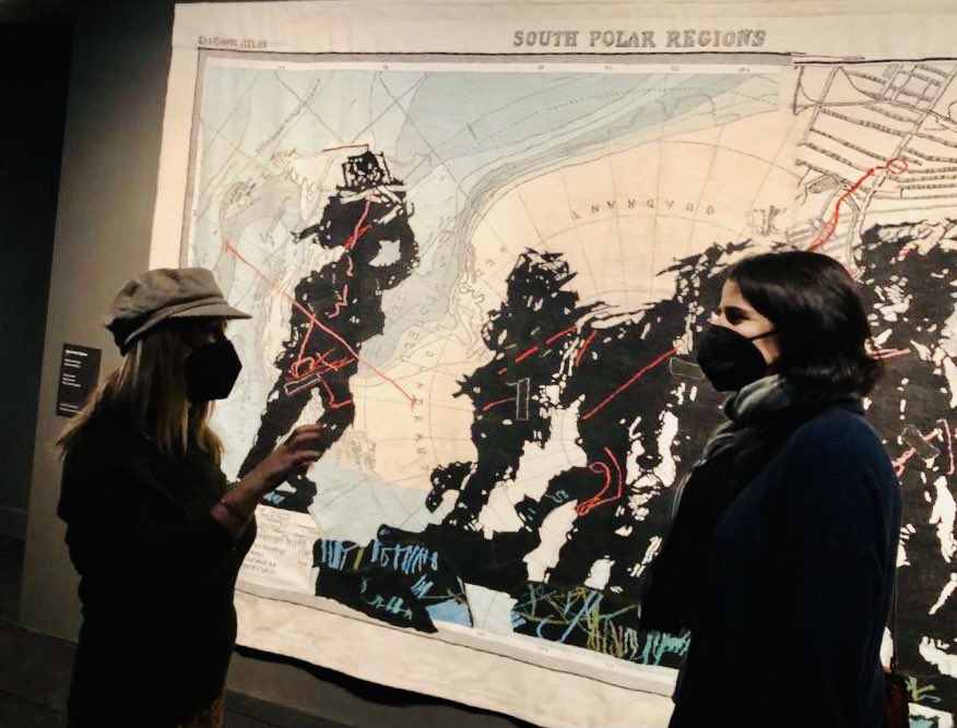 iolandabatalle's tweet photo. El 1994 jo vivia i treballava a Sud-àfrica. Avui m’he retrobat amb aquell final de l’apartheid i la Sud-àfrica fins 2021 dibuixat per l’immens William Kentridge i explicat per l’estimada @juditcarrera @cececebe #elquenoestàdibuixat #drawingsforprojection #centreforthelessgoodidea https://t.co/YVheD1oqk5