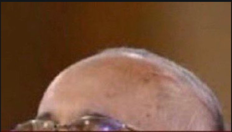 TheFront3's tweet image. Chelsea fans watching Azpilicueta struggle.