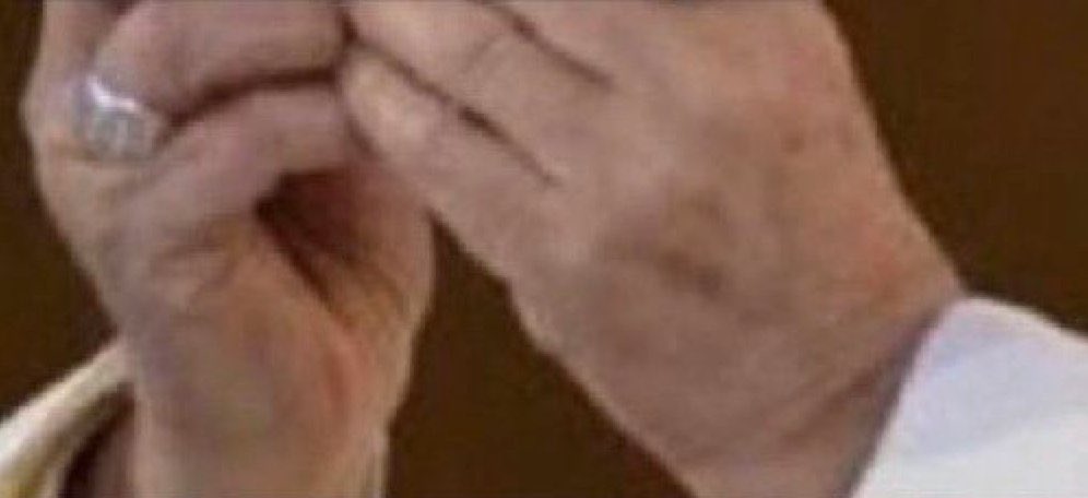 TheFront3's tweet image. Chelsea fans watching Azpilicueta struggle.