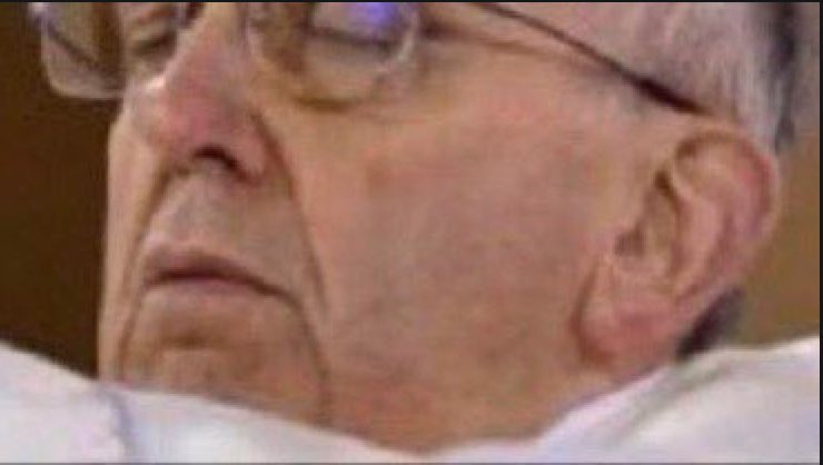 TheFront3's tweet image. Chelsea fans watching Azpilicueta struggle.