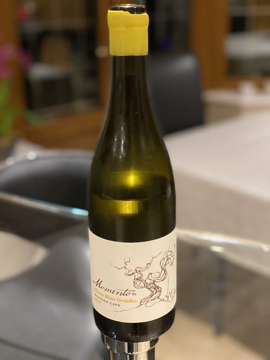 alexdc1's tweet photo. #thewineoftonight is @momentowines 2017 Chenin Verdelho
#saveSAwine
#buyjanuary
#wine https://t.co/nyQ4PE6TVE