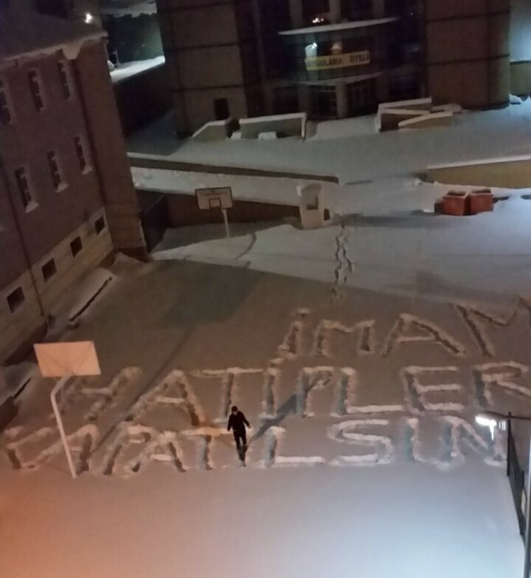 nocontexttrsolu's tweet photo. kar yağmış https://t.co/rbY0kamh95