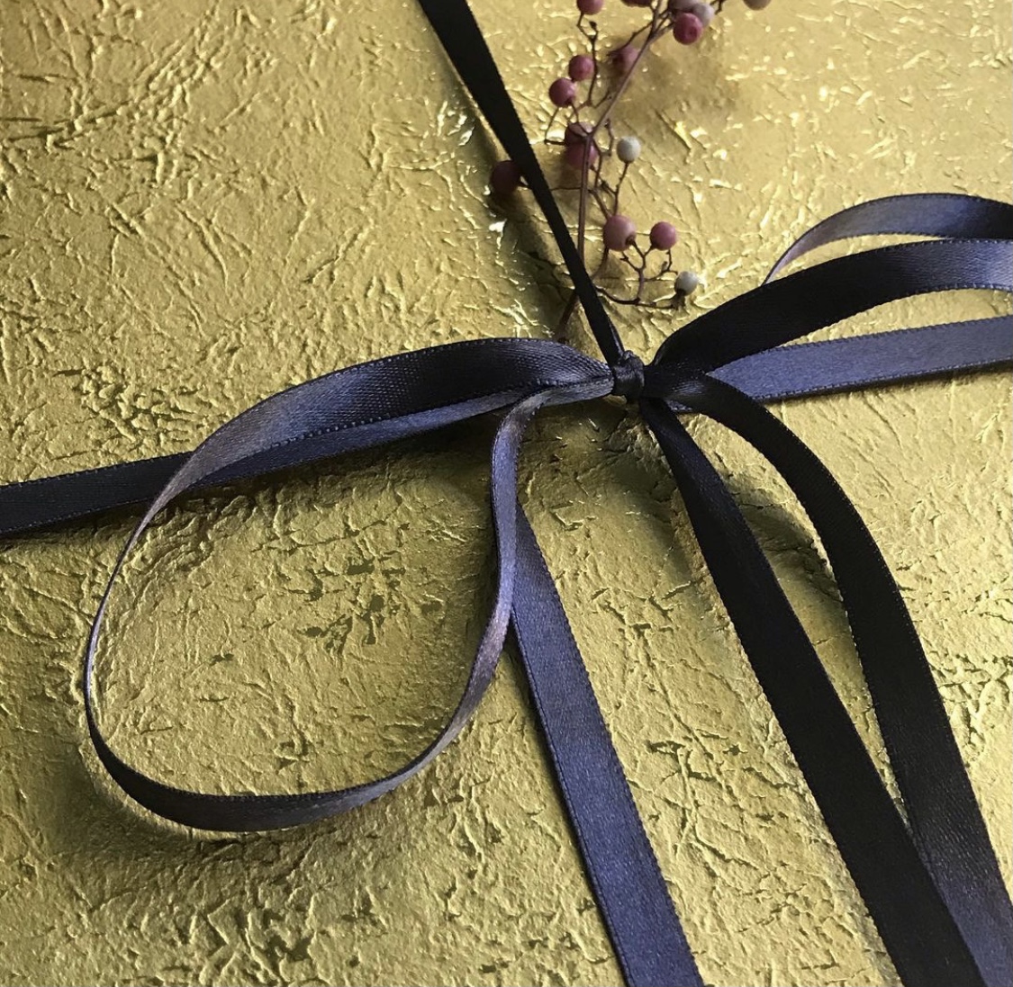 soolip's tweet photo. All Luxe. Our Japanese Metal Momi paper will transform and elevate any gift or creative project into the sublime.

Two colors: Gold, Mauve

Price: $34

Size: 43 x 31 https://t.co/QEHOuLu0qS