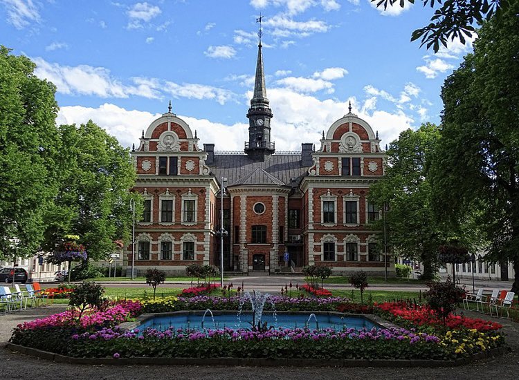 What a delightful drive it is up the east coast of Sweden, however the atmosphere turns a little sour when we pull over a mile or so short of the “stadium” when a suave, lanky chap going by the name of Sune Nordh gets in, tells me he’s the Director of Football and my new boss!