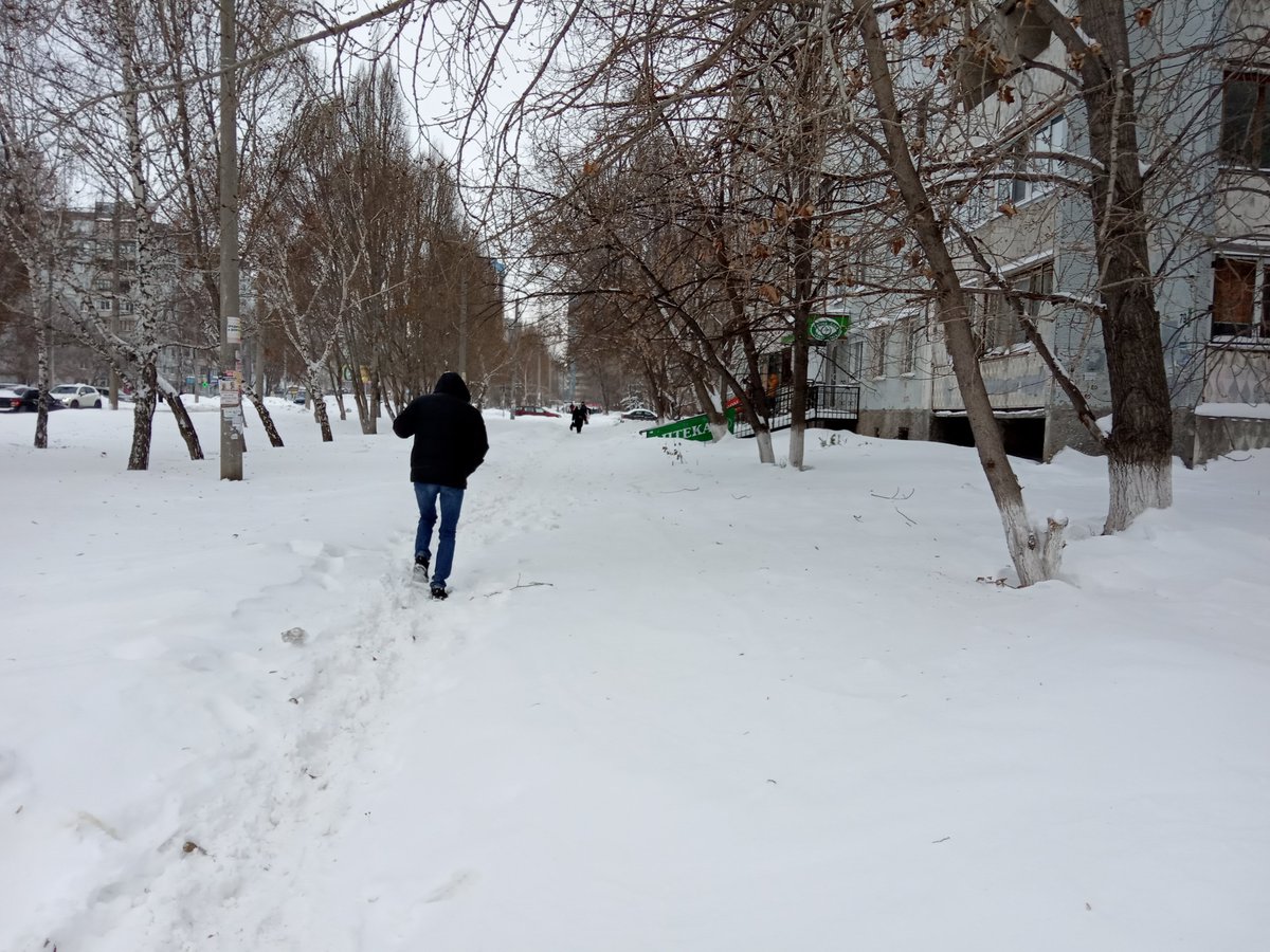 galina1102's tweet photo. @SamMobilePriem Здравствуйте! Прошу помочь, почистить нам тротуар по ул.Г.Димитрова, от Московского шоссе до рынка Шапито. Обращалась 12.01.21 на сайты Благоустройство, Василенко В.А., Лапушкиной Е.В., все ответили: в работу... и всё на этом. https://t.co/45qdxxbOw3