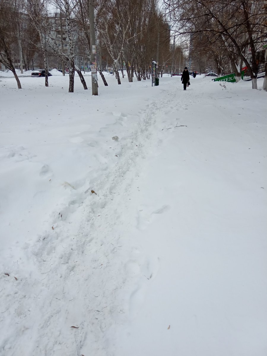 galina1102's tweet photo. @SamMobilePriem Здравствуйте! Прошу помочь, почистить нам тротуар по ул.Г.Димитрова, от Московского шоссе до рынка Шапито. Обращалась 12.01.21 на сайты Благоустройство, Василенко В.А., Лапушкиной Е.В., все ответили: в работу... и всё на этом. https://t.co/45qdxxbOw3