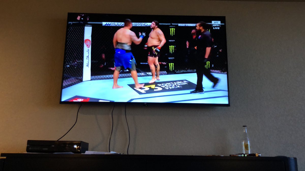 BlakeCombat's tweet image. Fireworks!!! #UFCFightIsland7