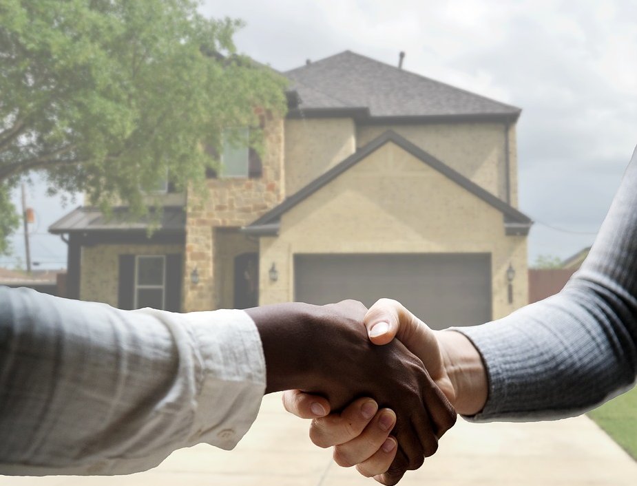 ❓ Wist Je Dat...

...het aantal woningtransacties 🏡 in oktober dit jaar met 18% is gestegen 📈 ten opzichte van oktober 2019? Dat blijkt uit de registratie 📝 van Het Kadaster in oktober.

#wistjedat #woningtransacties #woningverkopen #woningkopen #woningmarkt