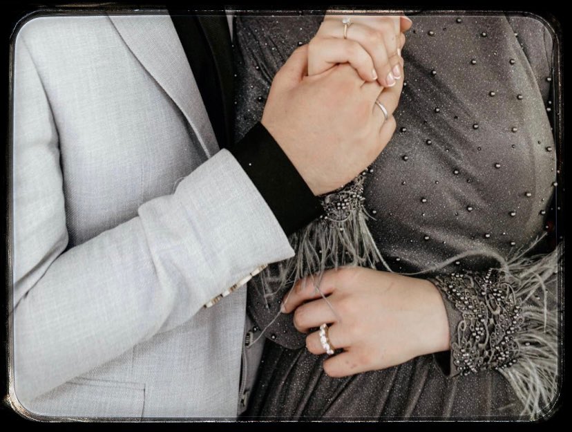 Sen benim kalbimde huzur 
Sesimde duamsın...♥️💍