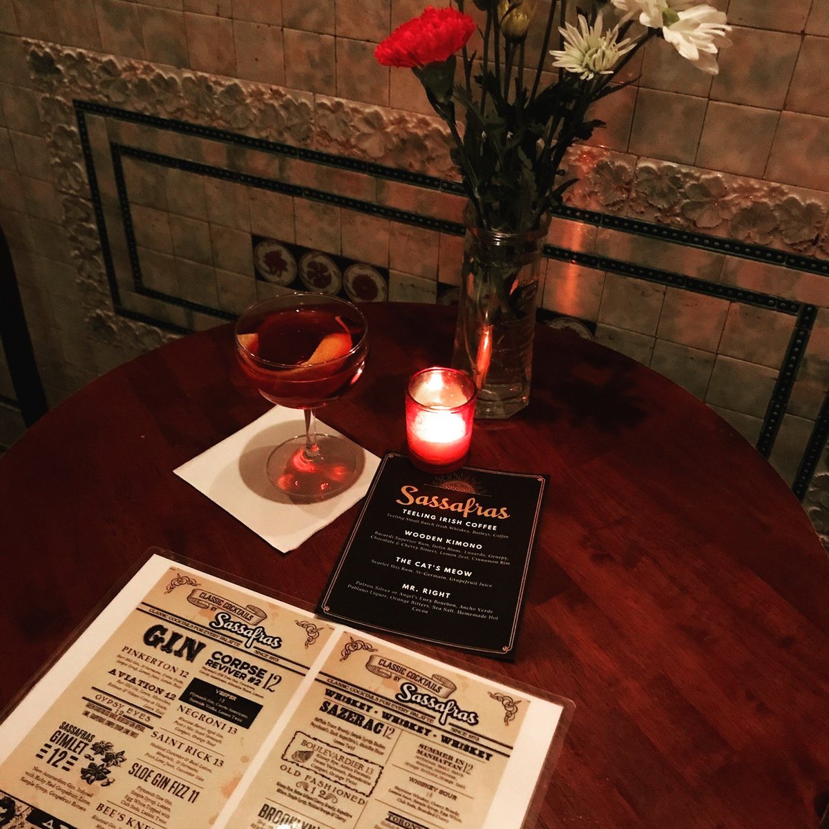Have you missed us?!  Well we're back with 25% capacity for indoor dining.  DM us for reservations as tables are going fast.  See you soon chums!
#sassafrasbar #oldcityphilly #philly #whenwherewhatphilly #oldcilly #phillydateideas #phillystory #cocktails #newlibertydistillery