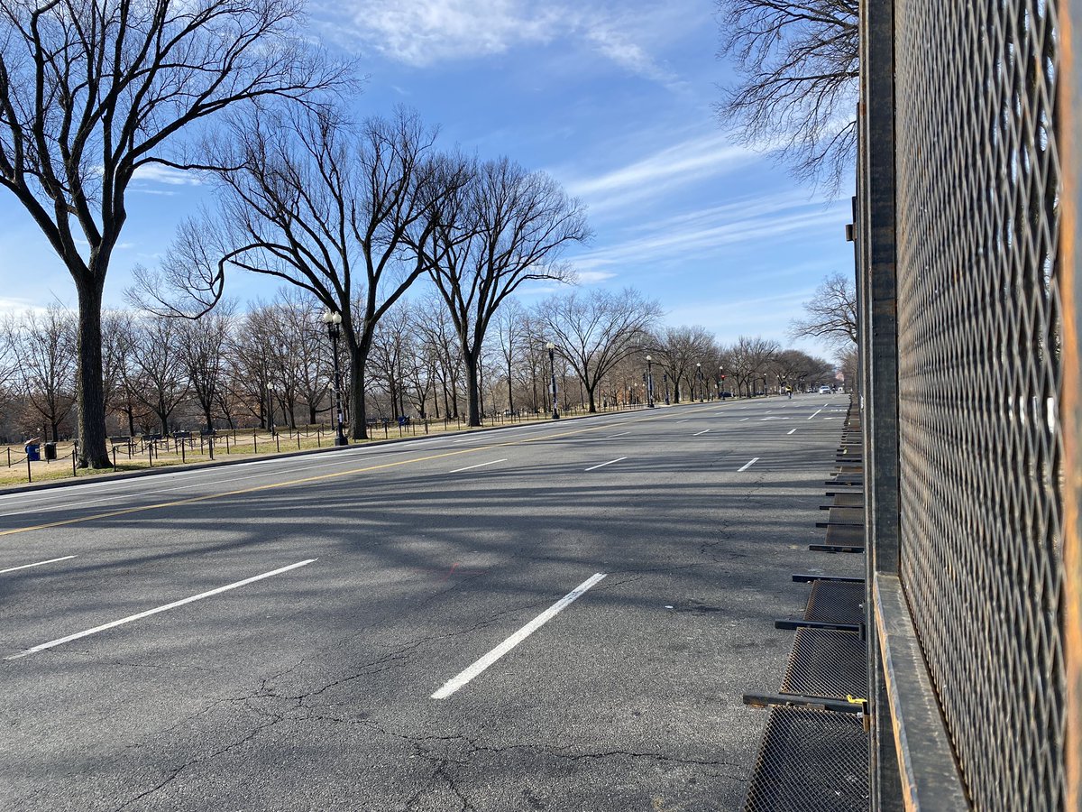 Constitution Avenue toward the Lincoln Memorial