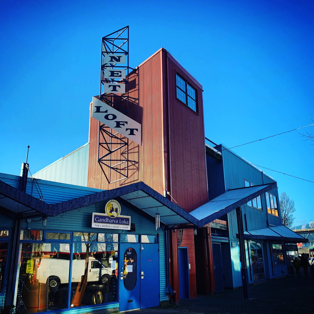 gibca_community's tweet photo. Come visit the 20+ merchants in the #NetLoft today. You’ll find lots of great handcrafted fashions, jewelry, gifts & specialty paper goods and even snacks! Open 7 days a week from 10am-5pm.
.
#shoplocal
#shopGranvilleIsland
#lifeongranvilleisland
#gibca https://t.co/opzIqlGJ3E