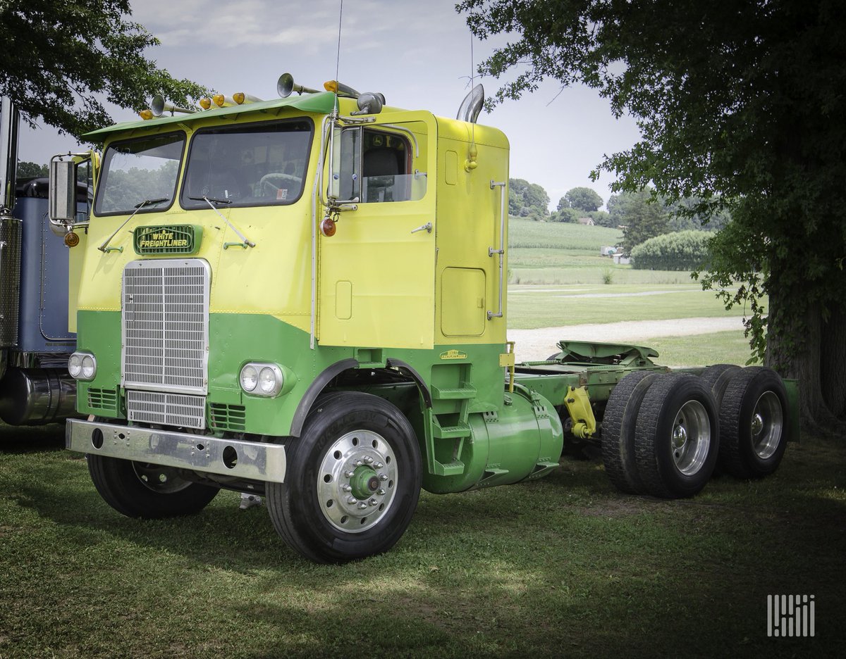 #WhiteFreightliner #Cabover from the #Freightwaves photography collection.

#Freightliner #COE #Truck #Trucking #Largecar