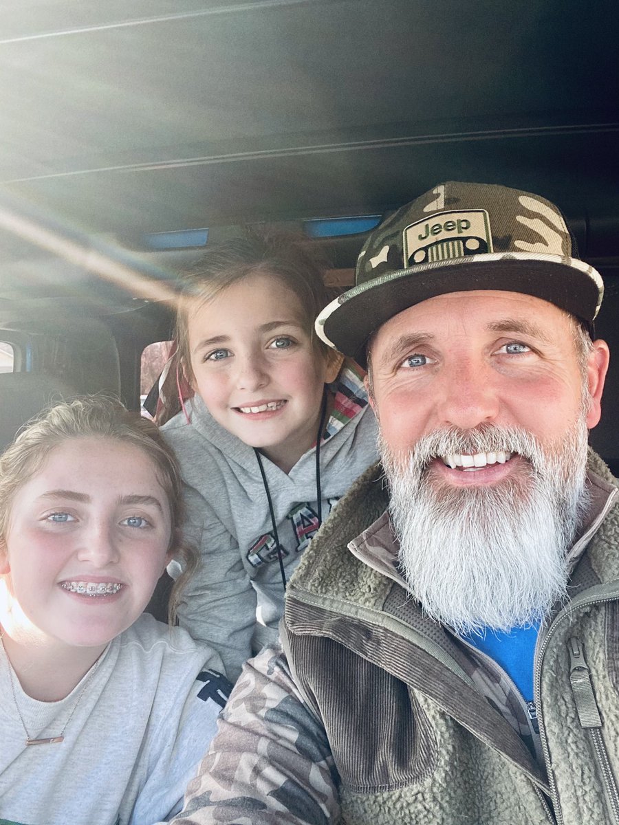 StephenCox_SC's tweet photo. Lunch date with my girls. ❤️
Seriously, it seems they are growing and changing daily. I hope they know how much I love them.
_____________________
#LoveMyGirls #Peyton #Colbie #LunchDate #GrowingUp #JeepLife https://t.co/hGJMmE4MTW