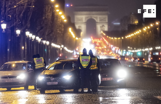 EFEnoticias's tweet photo. Francia superó este sábado las 70.000 muertes por coronavirus desde el inicio de la epidemia tras sumar 196 fallecimientos en hospitales en las últimas 24 horas. https://t.co/PDAY41gcM8