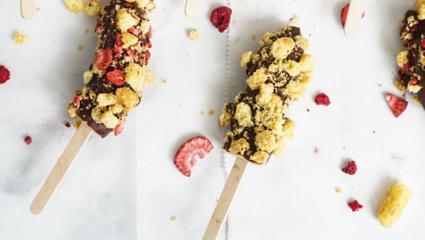 Need a fun activity for the kids during #quarantine? Sprinkle our puffs over some chocolate-dipped bananas! A fun and healthier #snacktivity!