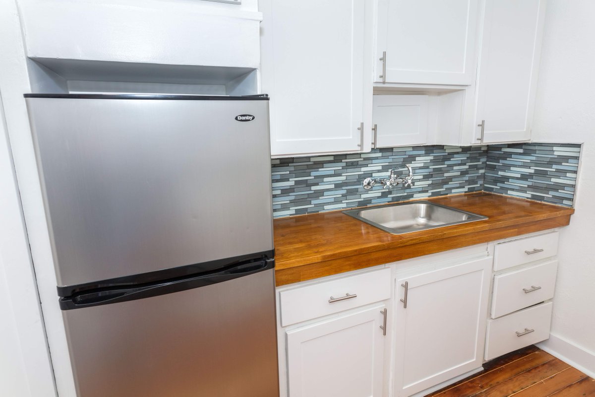 UrbanLALiving's tweet photo. If you’re ready to rent a STUDIO apartment at the Victoria in Koreatown, LA, for $1,425 you can contact our manager directly by visiting our website. #AptForRent #ApartmentHunting #Los Angeles https://t.co/boJ2lgQQ9m https://t.co/CXcQrGHk41