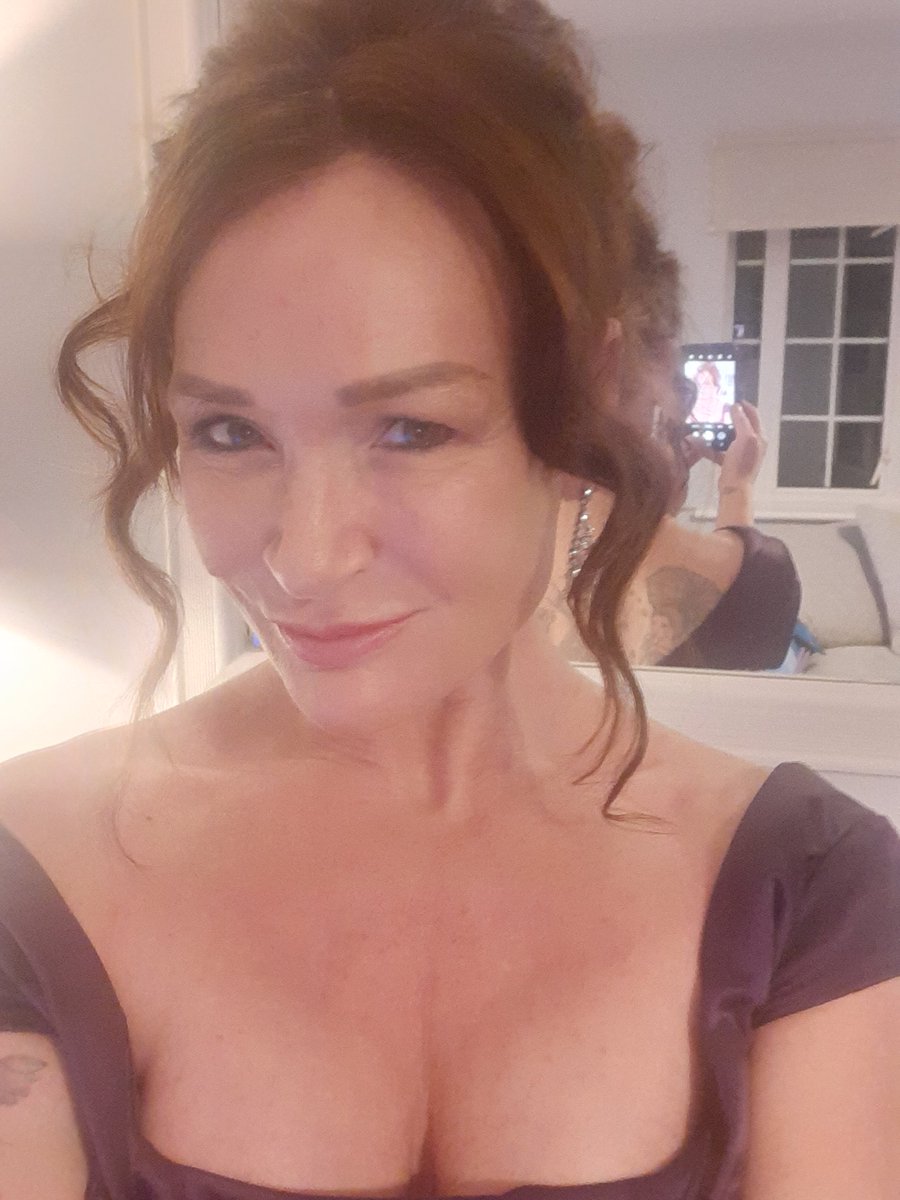 TheLianneYoung's tweet image. Lockdown Zoom Party coming up. Dress up is needed, no pyjamas accepted! #saturdayfun #lockdownfun #lovelife #positives #makethemostoflife #ladychattereley #zoom