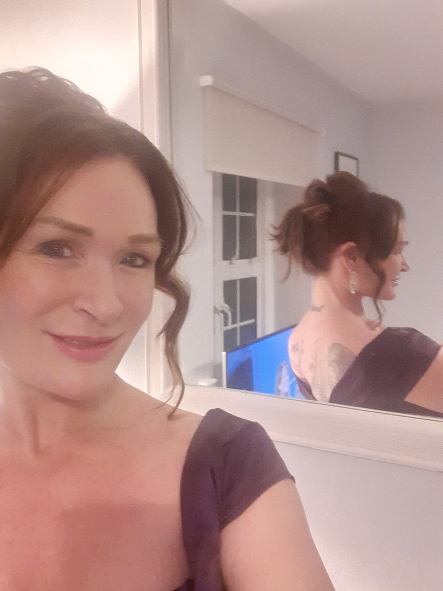 TheLianneYoung's tweet image. Lockdown Zoom Party coming up. Dress up is needed, no pyjamas accepted! #saturdayfun #lockdownfun #lovelife #positives #makethemostoflife #ladychattereley #zoom