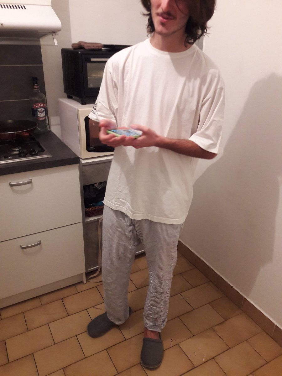 RaphaelCholley's tweet photo. Il sort de l'hôpital psychiatrique ou quoi sérieux https://t.co/2NddkjlP8N