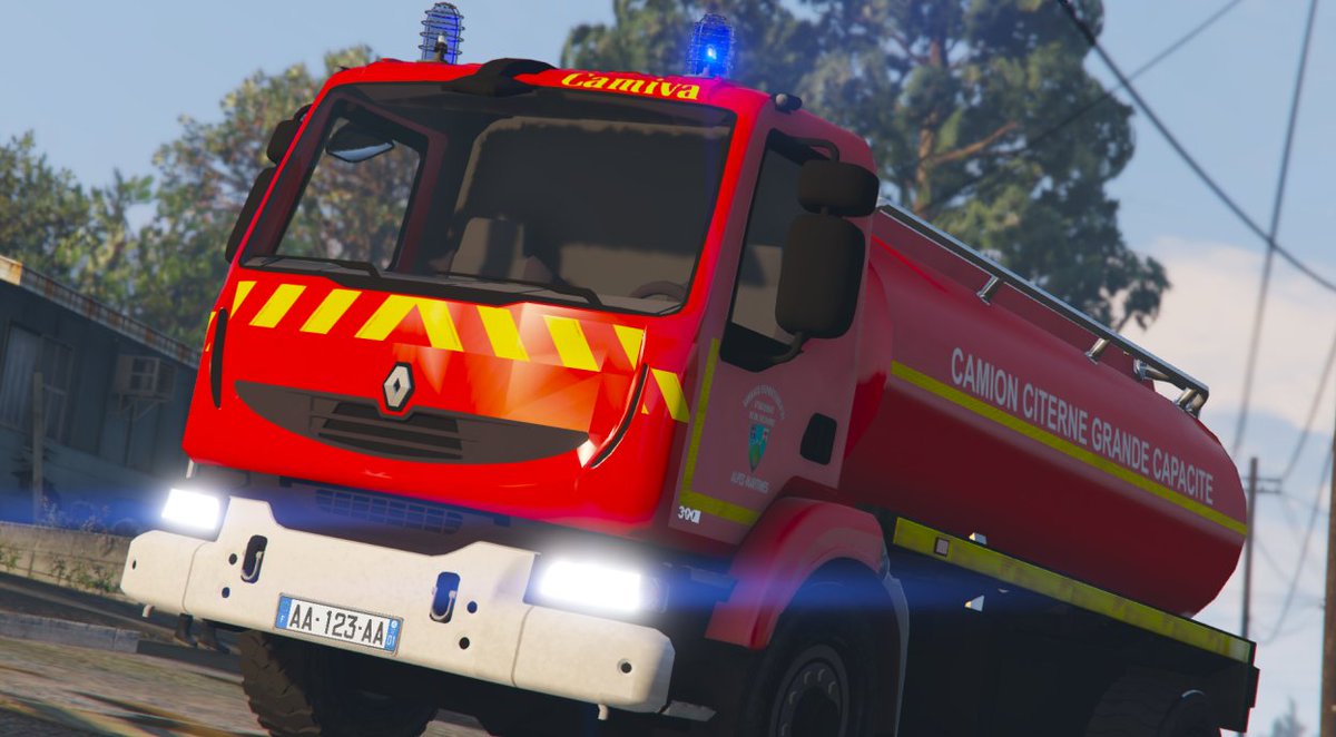 Nice_Secours's tweet photo. 🔥 #Incendie | Cette nuit le CTA-CODIS a été alerté d'un départ de feu dans une maison abandonnée. La rapidité d'intervention des sapeurs-pompiers a permis de venir à bout du sinistre en moins d'une heure. 

📍 https://t.co/SWV7bXyFA5 

#NiceSecours #GTA5 #FiveM #Secours https://t.co/U77RiTwSNF
