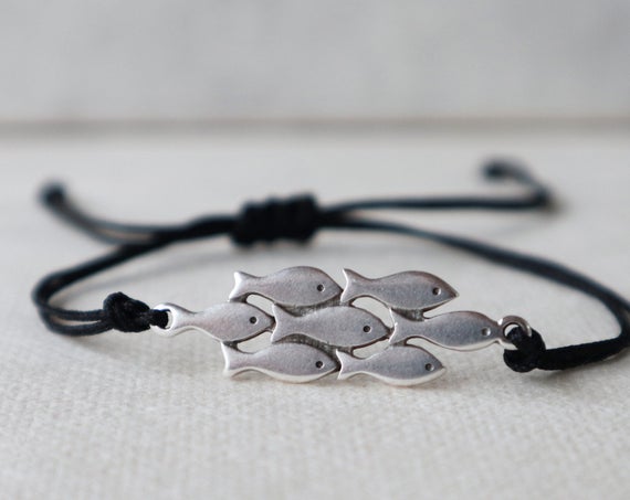 SevenkeysE's tweet photo. Swarm of Fish Bracelet,fish https://t.co/7BpZgc3Y5p via @EtsySocial #etsyshop #etsy #etsyshop #valentinedaygift #luckycharm #bestfrie https://t.co/pB4jCgdBbQ