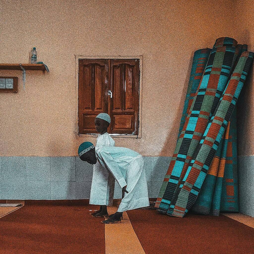 EverydayAfrica's tweet photo. Muslim children praying at Mosque
•
•
Photo by Daouda Corera - @dcoreraphotography 
#muslim #friday #shotoniphone #everydayafrica #nouakchott #mauritania #dcoreraphotography https://t.co/Q2vnTRmBCU