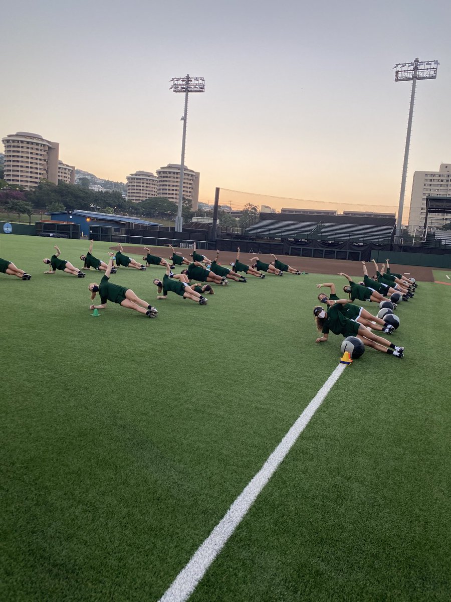 UHawaiiSoftball's tweet photo. Aloha! Preparing for the 2021 season!! So great to be back on the field!!! Big West Conference approves Spring Sports competition...Go Bows!🌈🥎 https://t.co/a4GMil0NNJ