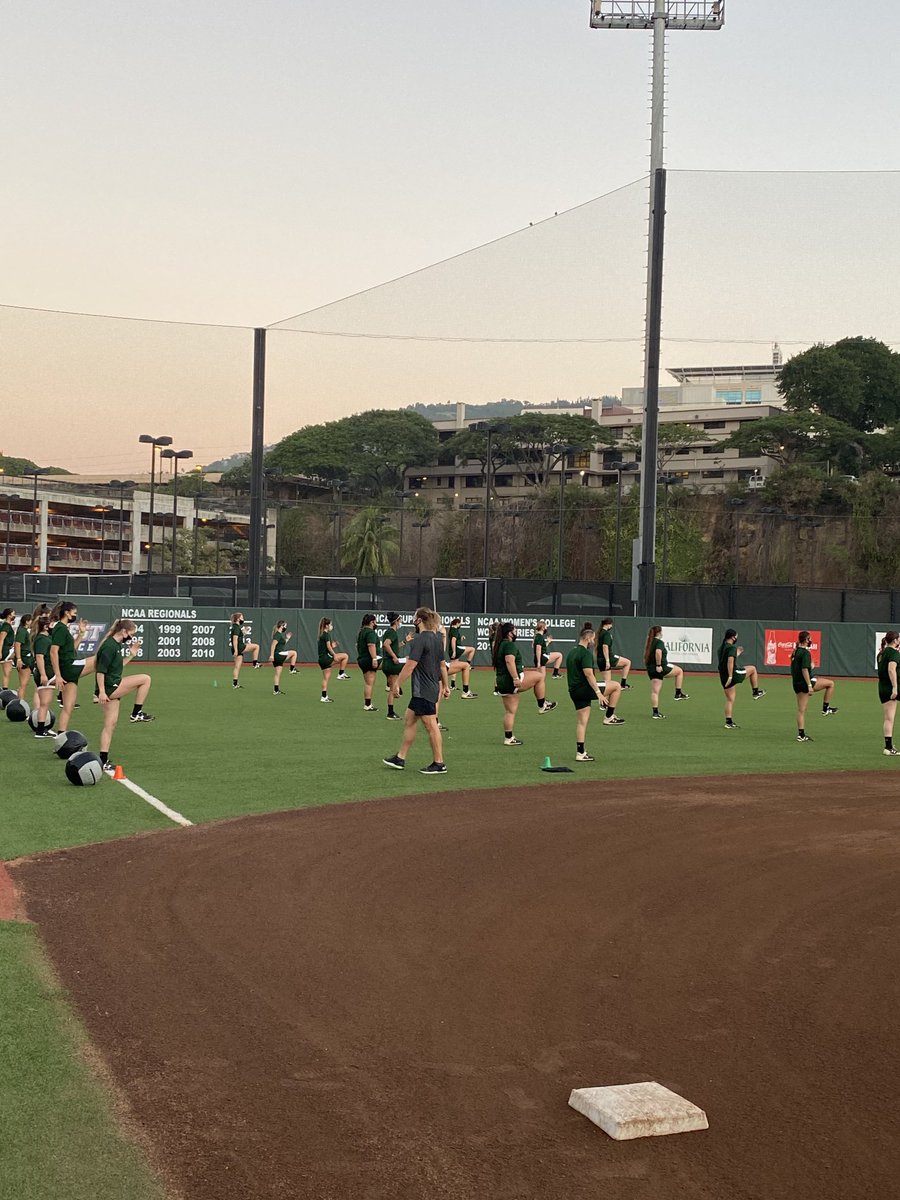 UHawaiiSoftball's tweet photo. Aloha! Preparing for the 2021 season!! So great to be back on the field!!! Big West Conference approves Spring Sports competition...Go Bows!🌈🥎 https://t.co/a4GMil0NNJ
