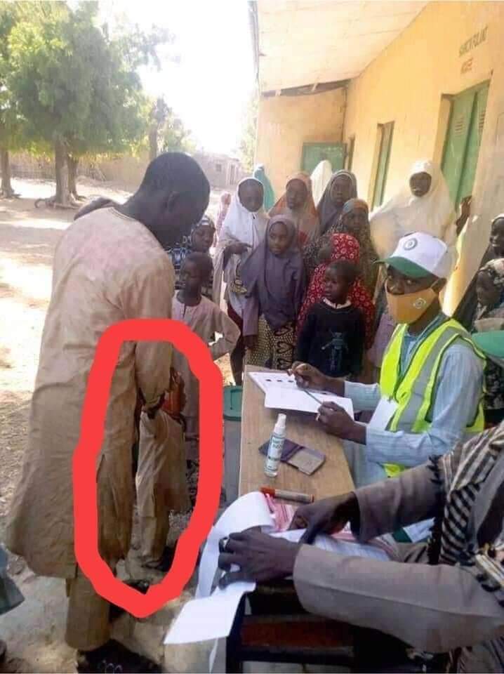 AgabusyuktapJr's tweet photo. Wonders has finally end in Kano... APC kena hmmmm... See electorate on the queue.... LG/Councilors election. @OfficialPDPNig, @OfficialAPCNg, @atiku, @BarackObama, @bukolasaraki, @GEJonathan, @MBuhari, @GovUmarGanduje, @dariusdishaku. https://t.co/rYRqQpjTr8