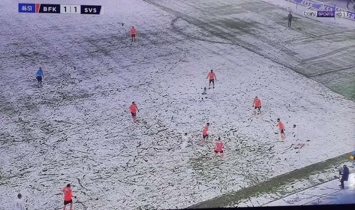 evrimagaci's tweet photo. Bugün oynanan Başakşehir - Sivasspor karşılaşmasında, Sivasspor'un sahaya beyaz formayla çıkması, Charles Darwin'i gülümseten manzaralara sebep oldu. 

Tabii görebilirseniz... :) https://t.co/N1CCbn4xzp