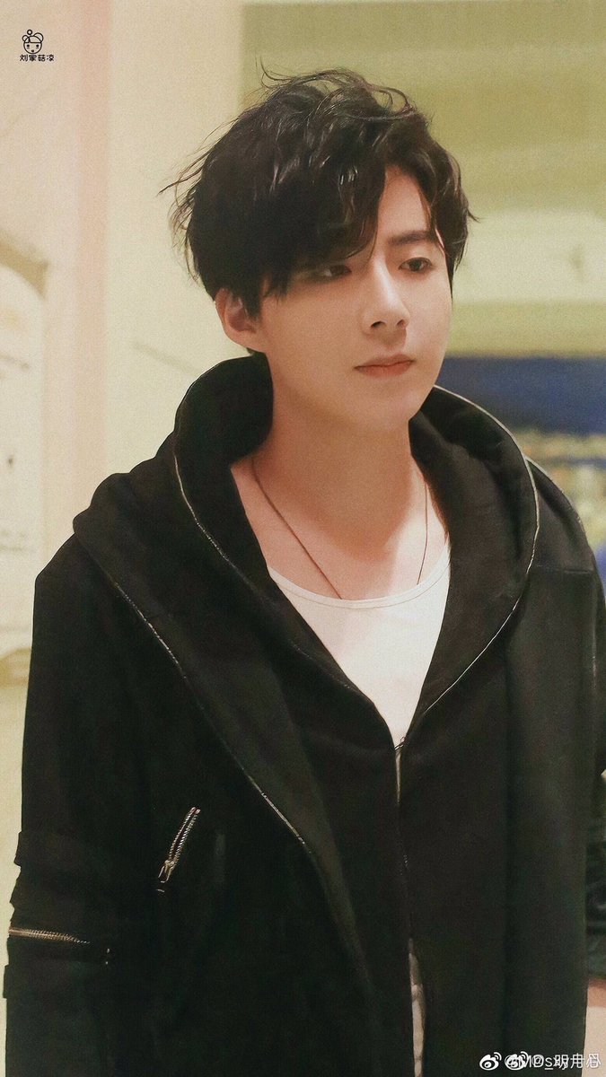 How they got Yuning to look from this to that they really must have been TRYING right ksjsks there’s no other explanation   #ultimatenote  #tlt3  #终极笔记  #liuyuhan  #刘昱晗  #刘宇宁  #liuyuning  #heihua